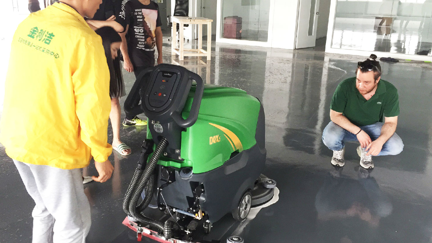 全自動(dòng)洗地機(jī)